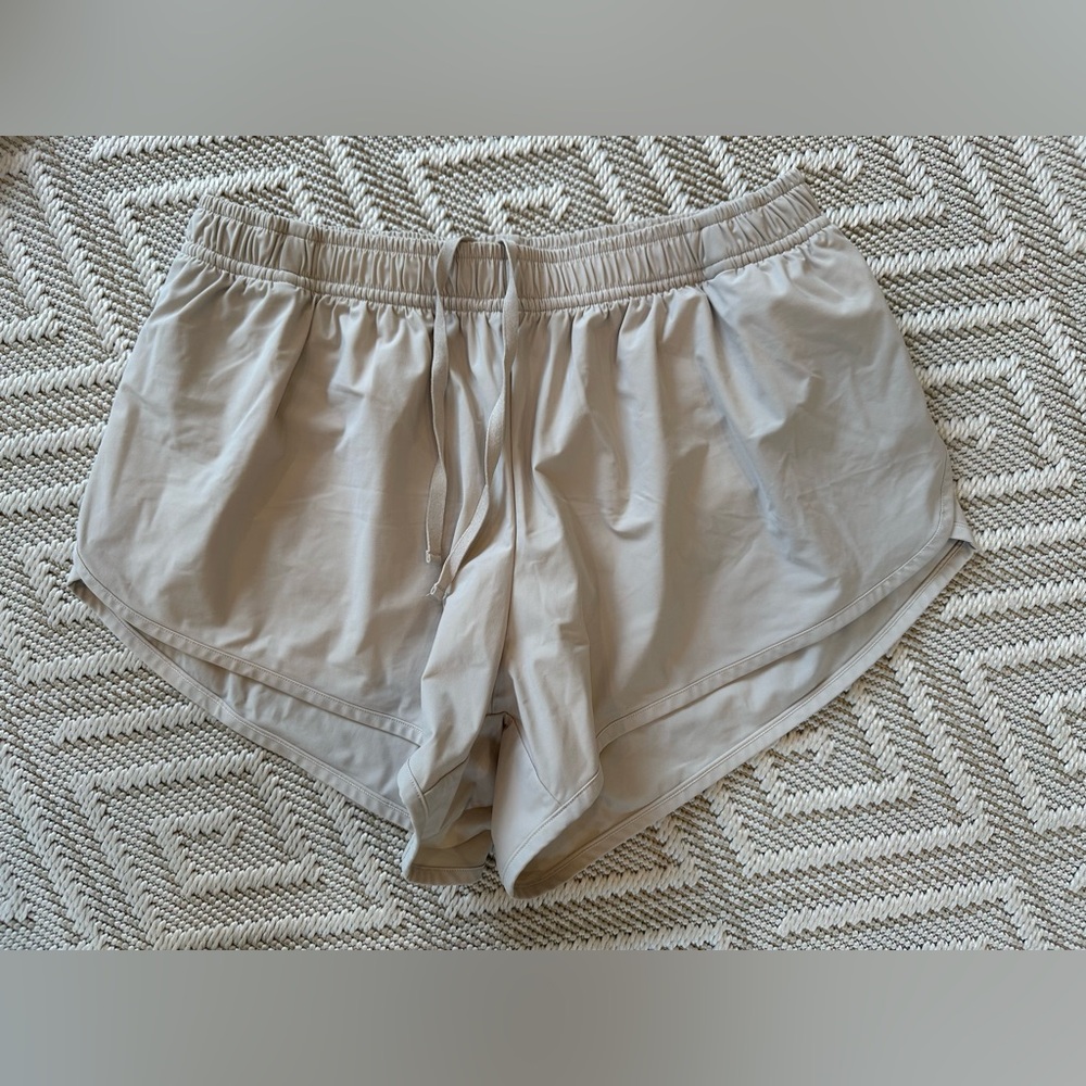 ALL ACCESS Stretch Lite Run Short- in Silver Cloud *NWOT